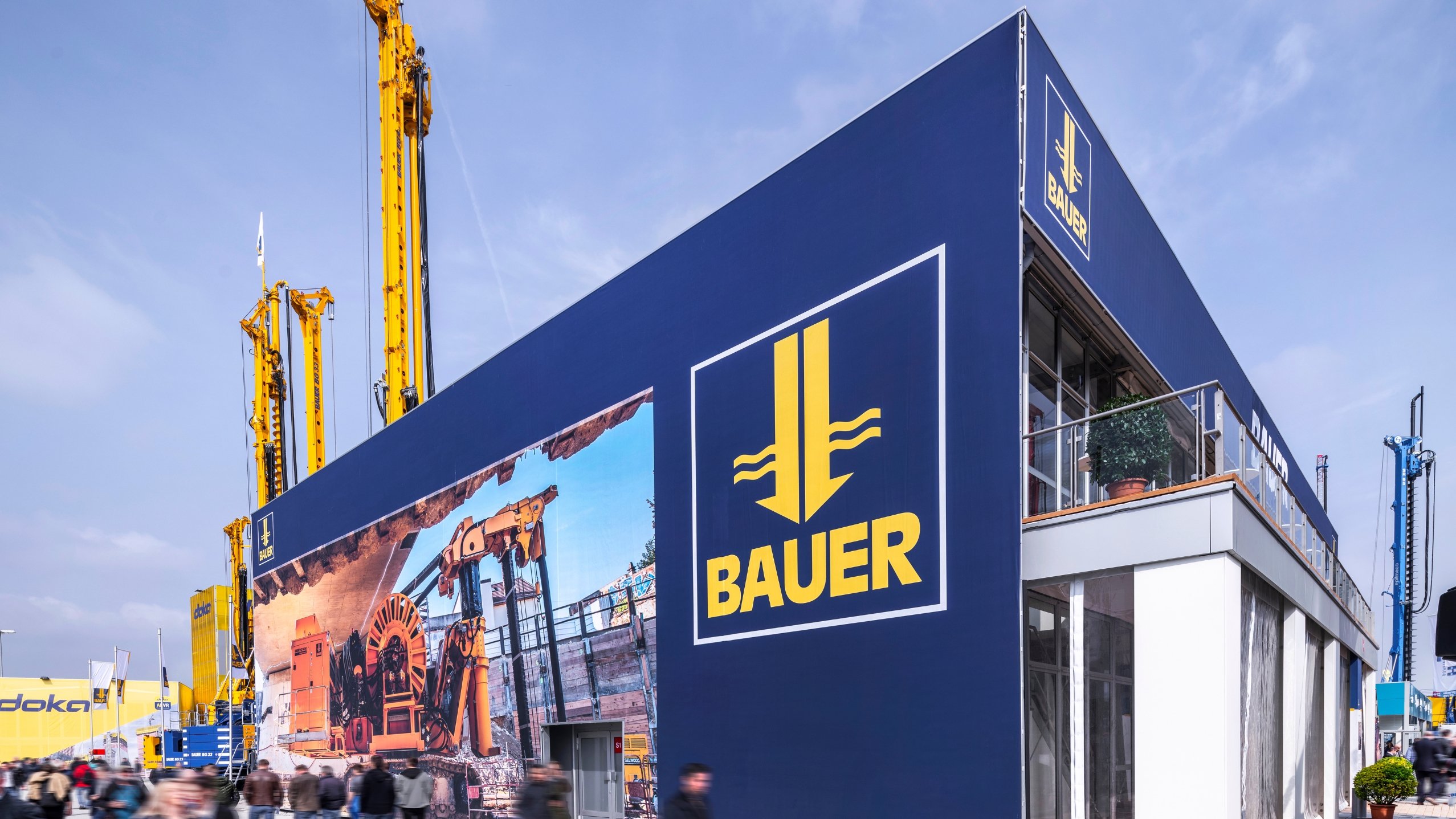 Außenansicht auf das BAUER Messehaus zur BAUMA 2019