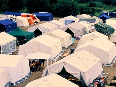 Bird's eye view of a RÖDER tent landscape with SAS tents for aid organisations THW Trier