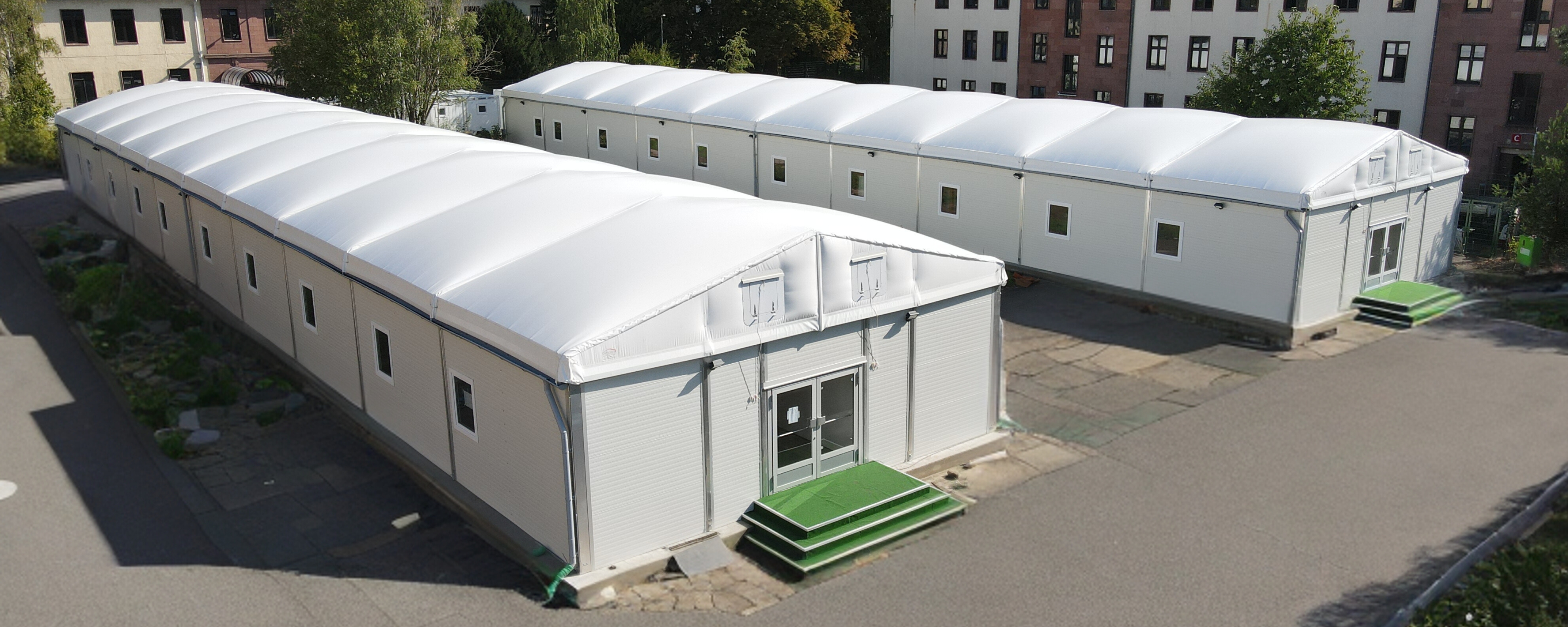 Top view of two RÖDER M-line multifunctional halls used as accommodation for refugees