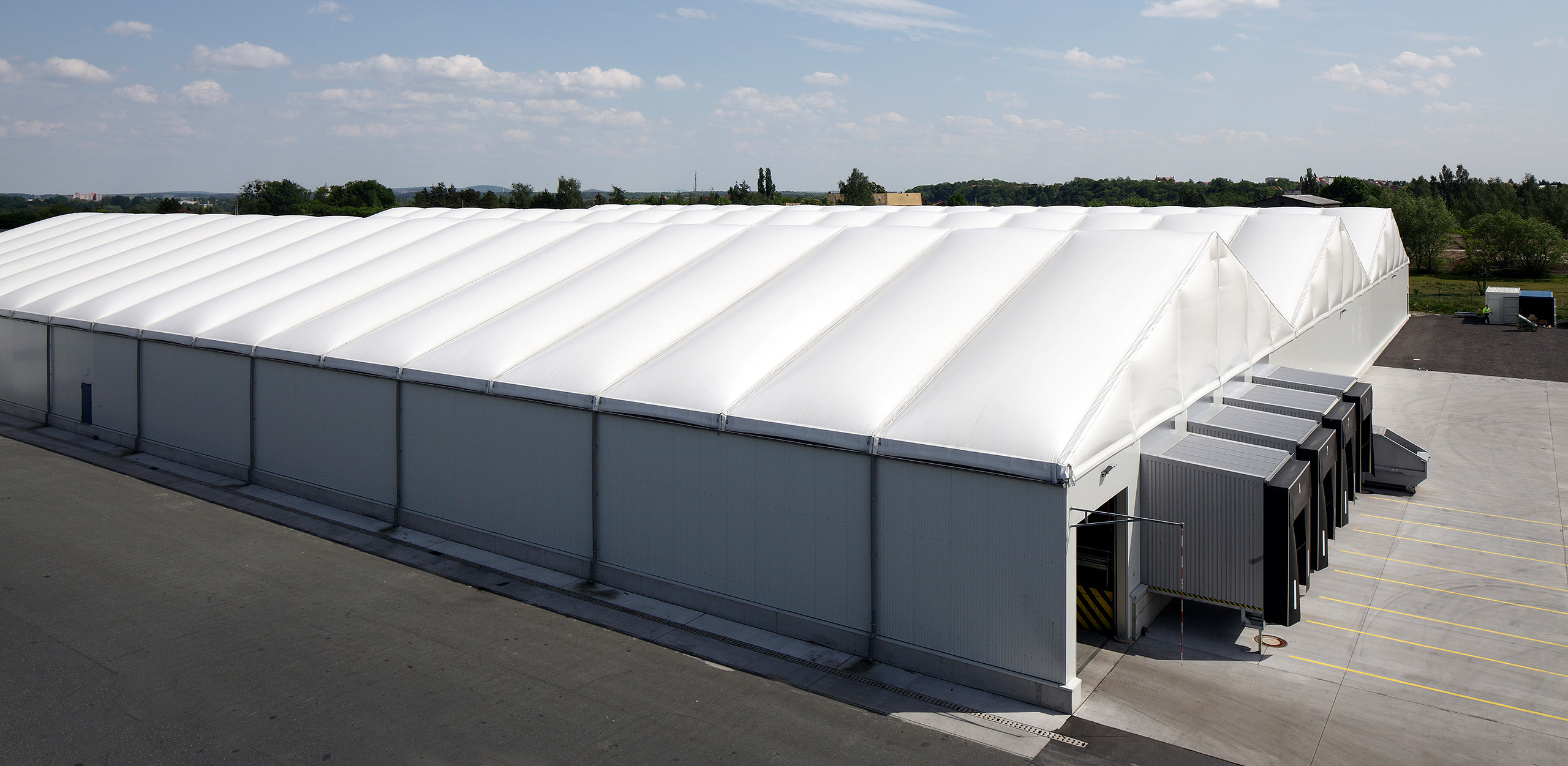 Frankenbrunnen Logistics Halls - side view with dock stations for lories